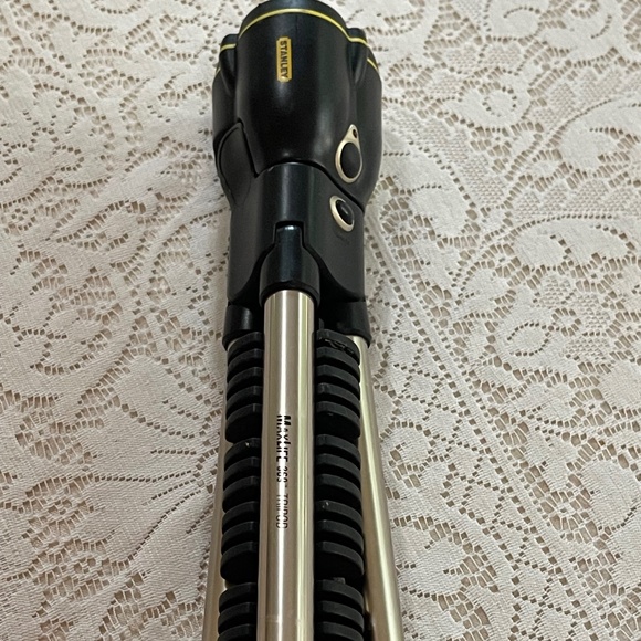 STANLEY MAXLIFE 369 Tripod LED Flashlight - Picture 2 of 8